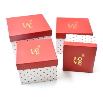 Set 4 cutii patrate alb cu buline rosii love